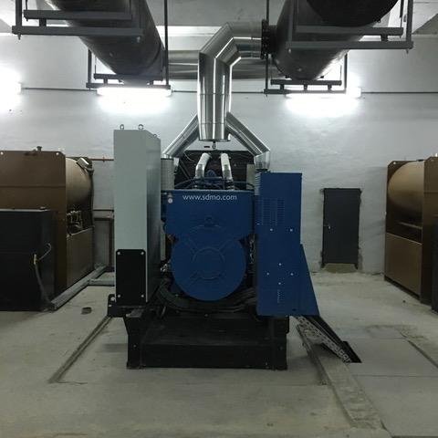 Groupe électrogène SDMO de face