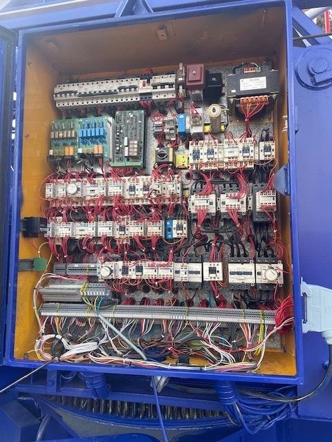 Armoire électrique ouverte